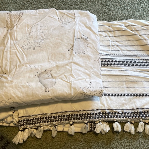 Pottery Barn Kids Sleepy Sheep Crib Skirt (extra PB crib sheet included) - Picture 4 of 5